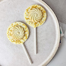 Load image into Gallery viewer, White Chocolate Viennese Whirl Cream Lollipop
