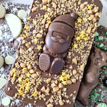 Load image into Gallery viewer, Milk Chocolate Crunchy Santa Slabb.
