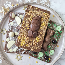 Load image into Gallery viewer, Milk Chocolate Crunchy Santa Slabb.
